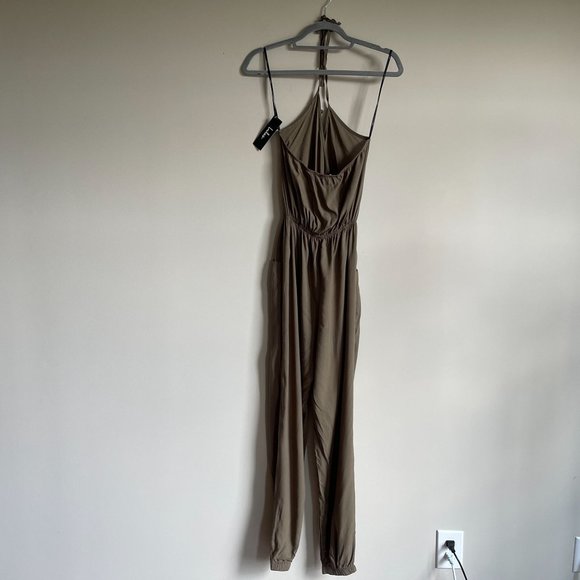 NWT Lulu's Learning to Fly Halter Jumpsuit Size Small - Picture 4 of 16
